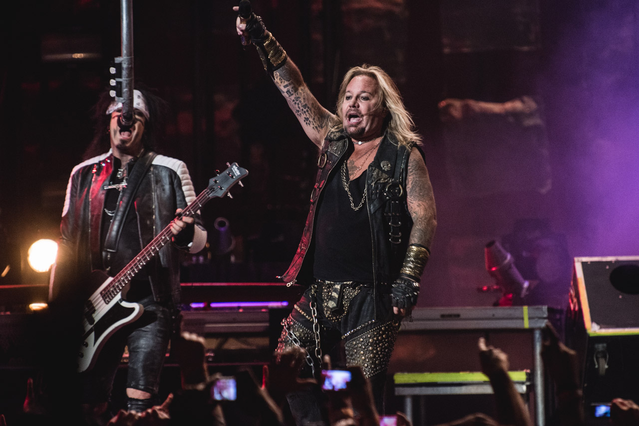 02MotleyCrueAllphonesArena 15